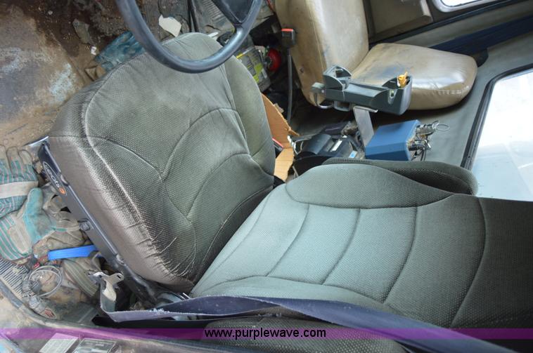 image for item AY9482 1990 International 4700 propane truck