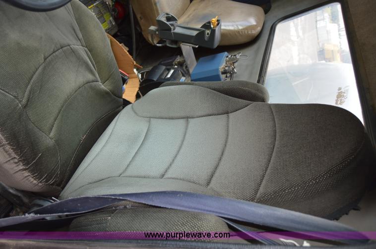 image for item AY9482 1990 International 4700 propane truck