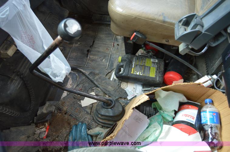 image for item AY9482 1990 International 4700 propane truck