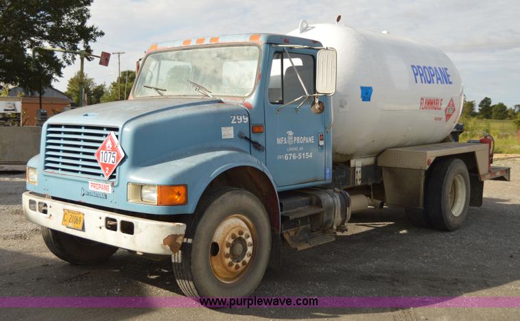 image for item AY9484 1990 International 4900 propane truck