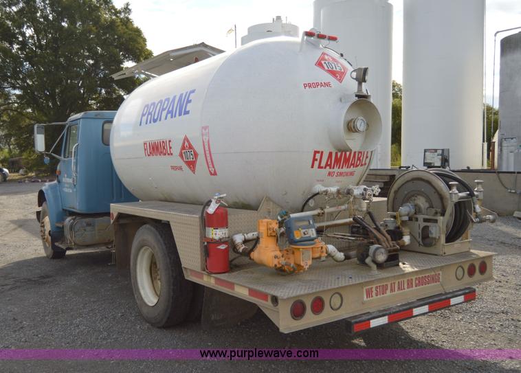 image for item AY9484 1990 International 4900 propane truck