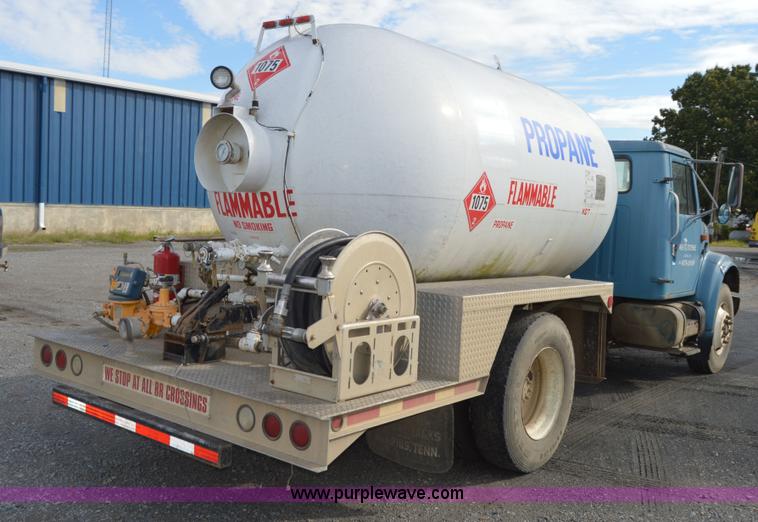 image for item AY9484 1990 International 4900 propane truck