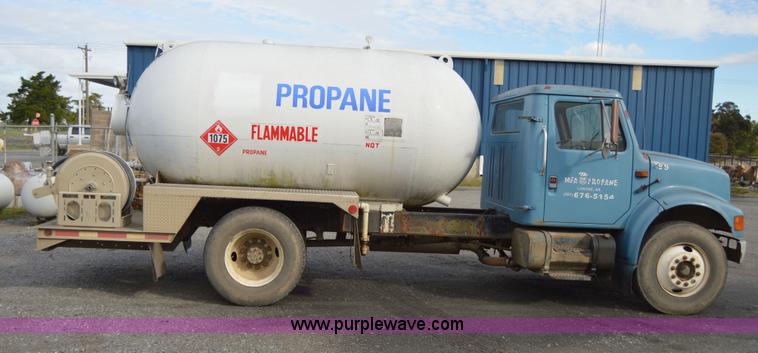 image for item AY9484 1990 International 4900 propane truck