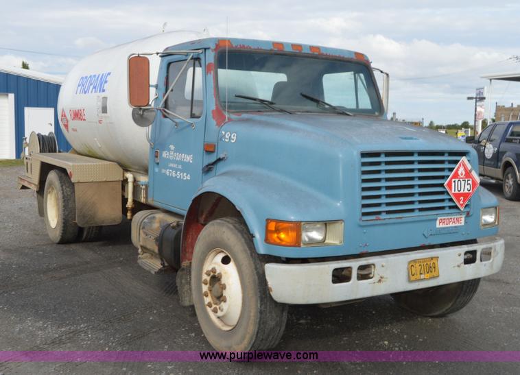 image for item AY9484 1990 International 4900 propane truck
