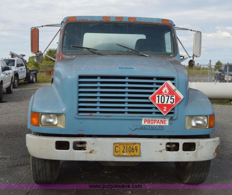 image for item AY9484 1990 International 4900 propane truck