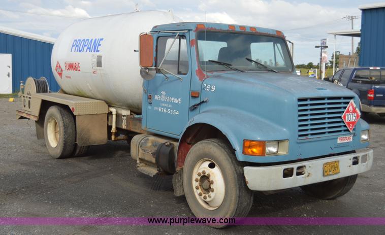 image for item AY9484 1990 International 4900 propane truck