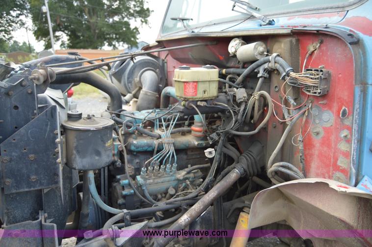 image for item AY9484 1990 International 4900 propane truck