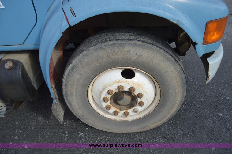 image for item AY9484 1990 International 4900 propane truck