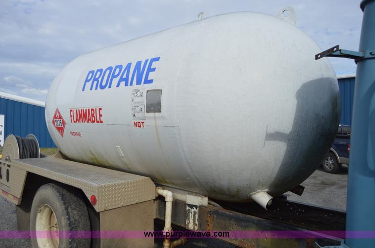 image for item AY9484 1990 International 4900 propane truck