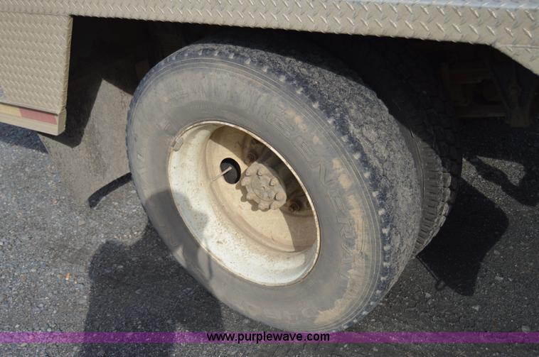 image for item AY9484 1990 International 4900 propane truck