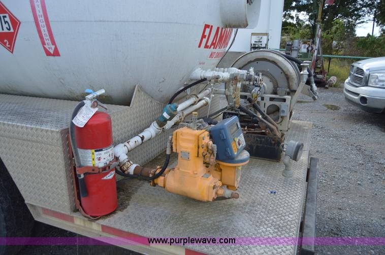 image for item AY9484 1990 International 4900 propane truck