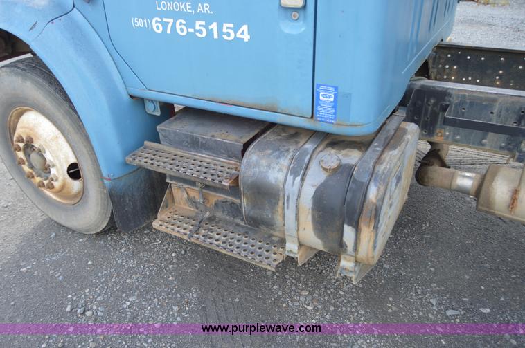 image for item AY9484 1990 International 4900 propane truck