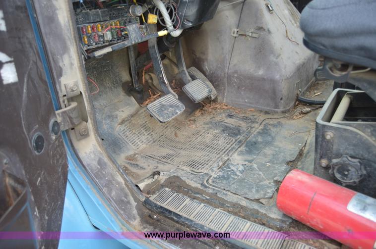 image for item AY9484 1990 International 4900 propane truck