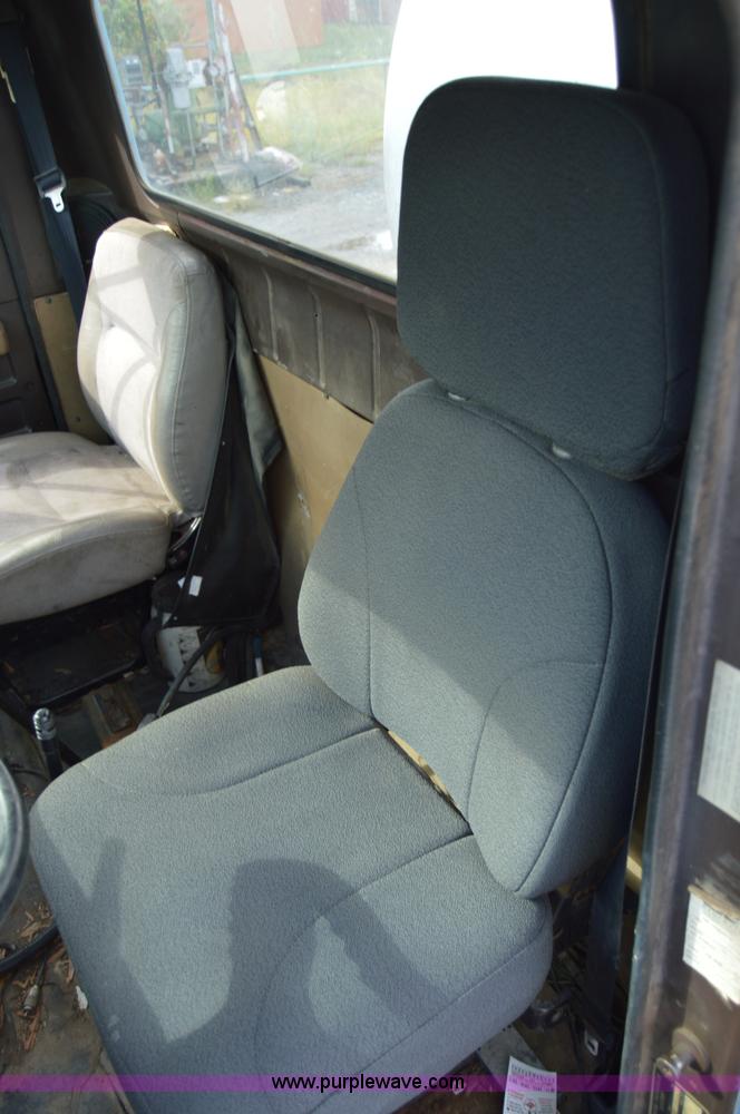 image for item AY9484 1990 International 4900 propane truck