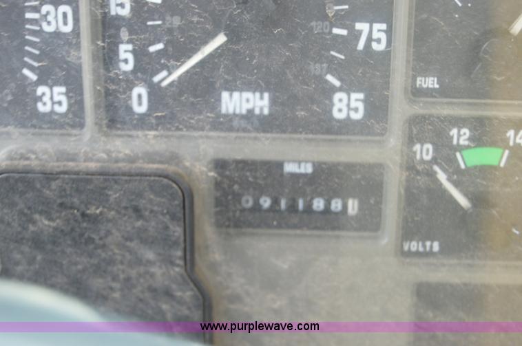 image for item AY9484 1990 International 4900 propane truck