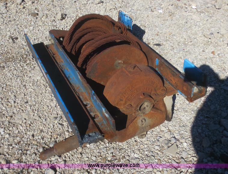 image for item AZ9141 Tulsa 2070J winch