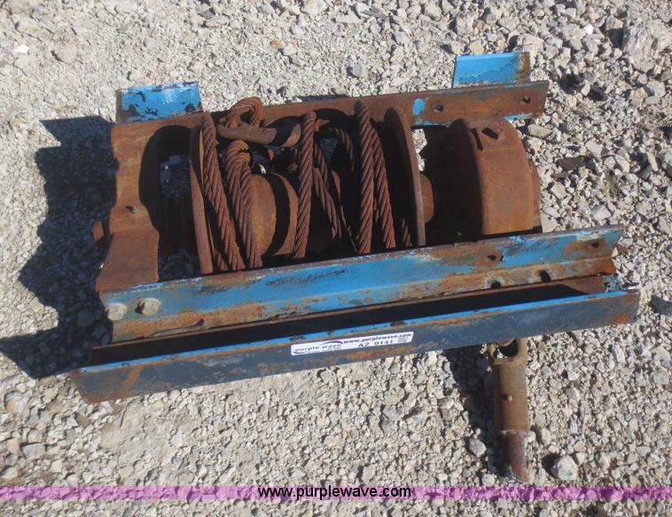image for item AZ9141 Tulsa 2070J winch