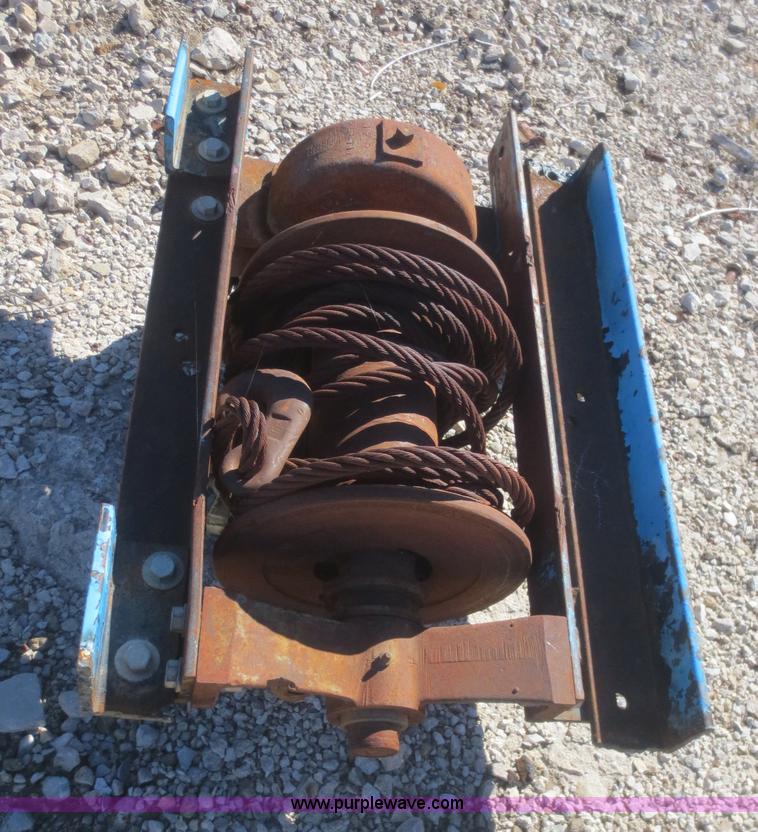 image for item AZ9141 Tulsa 2070J winch