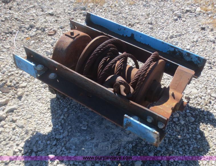 image for item AZ9141 Tulsa 2070J winch