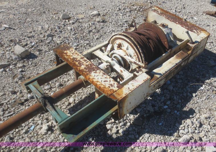 image for item AZ9142 Braden AHG45-12F hydraulic winch