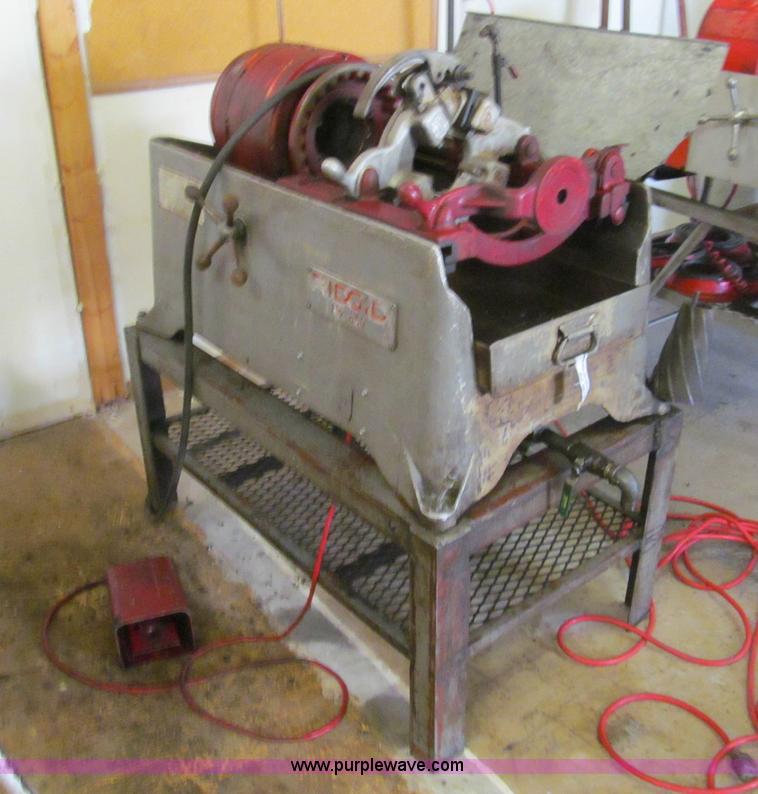 image for item BD9674 Ridgid 850 industrial pipe threader