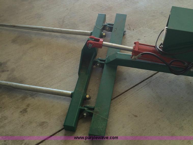 image for item D1266 Gooseneck bale spear