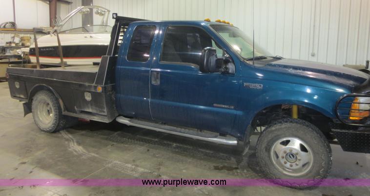 image for item D2176 2000 Ford F350 Super Duty XLT flatbed truck