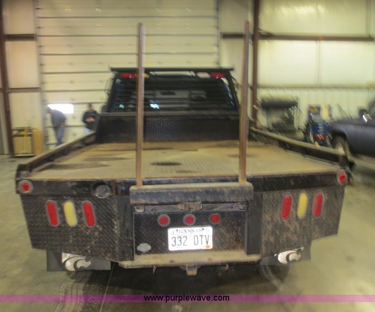 image for item D2176 2000 Ford F350 Super Duty XLT flatbed truck