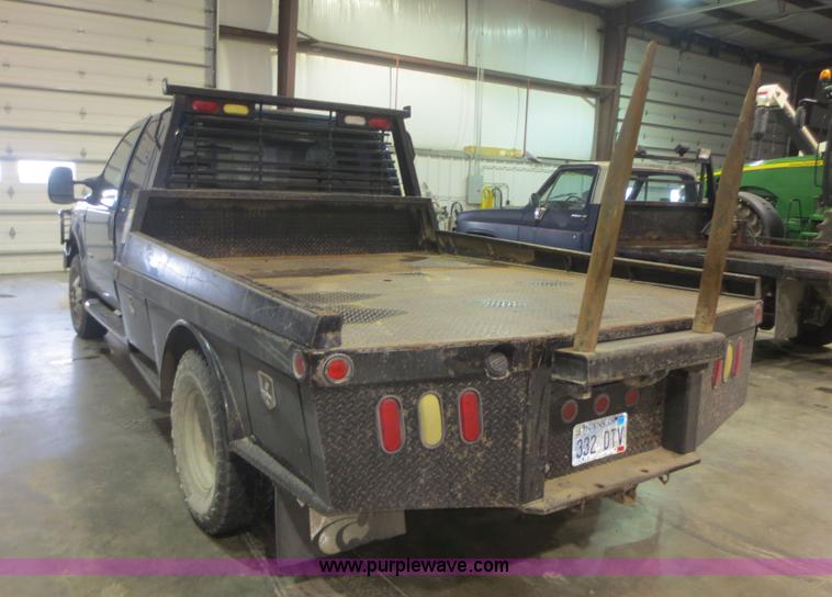 image for item D2176 2000 Ford F350 Super Duty XLT flatbed truck