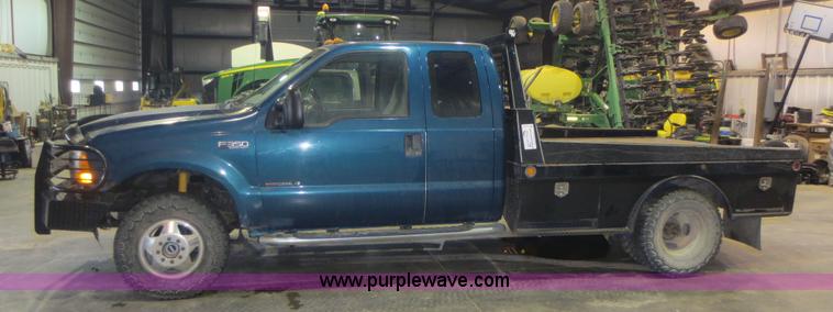 image for item D2176 2000 Ford F350 Super Duty XLT flatbed truck