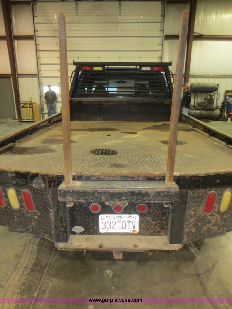 image for item D2176 2000 Ford F350 Super Duty XLT flatbed truck