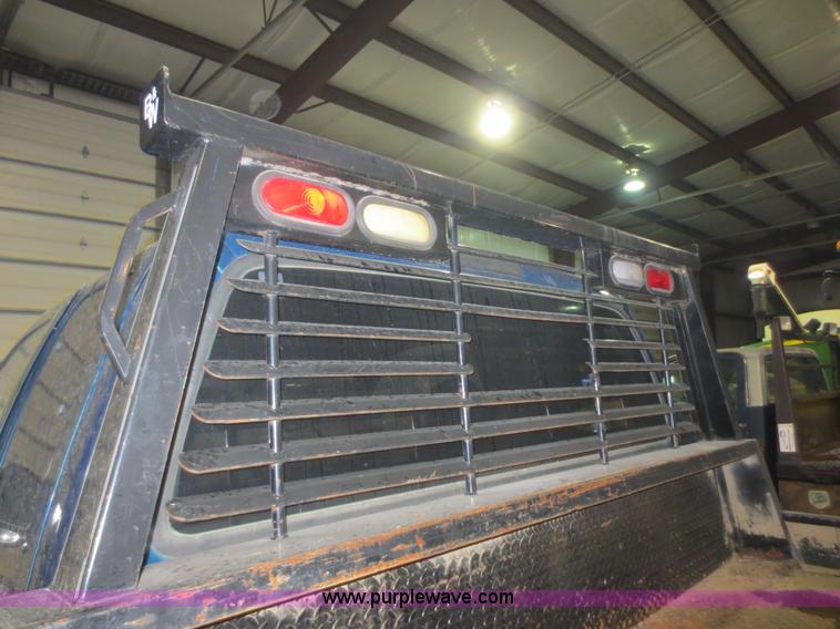 image for item D2176 2000 Ford F350 Super Duty XLT flatbed truck