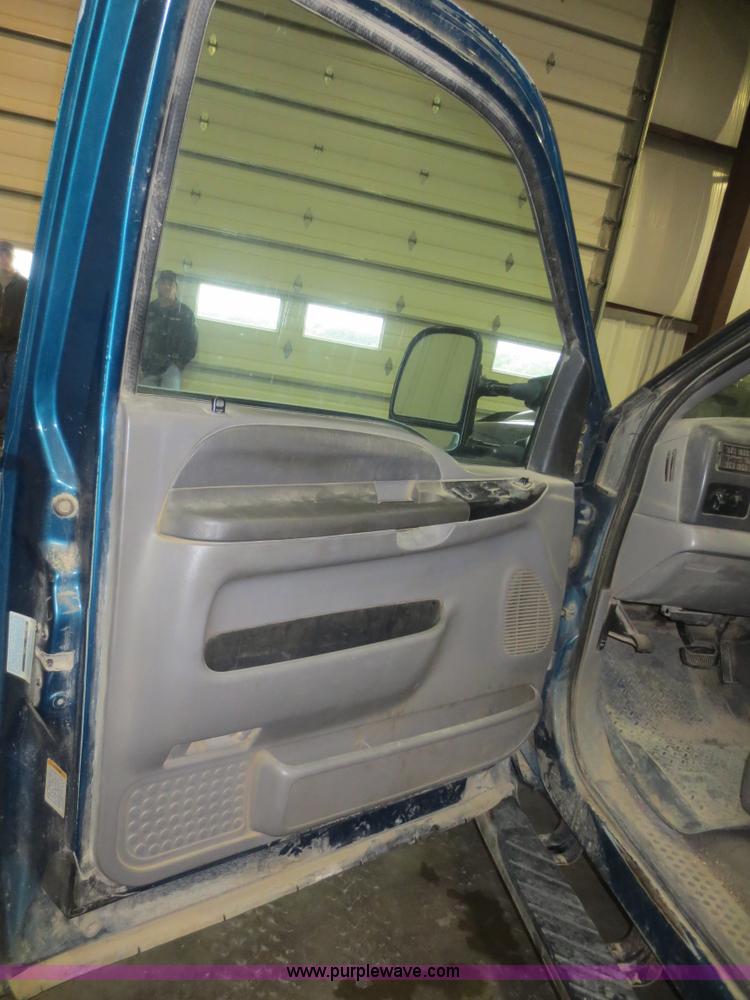 image for item D2176 2000 Ford F350 Super Duty XLT flatbed truck