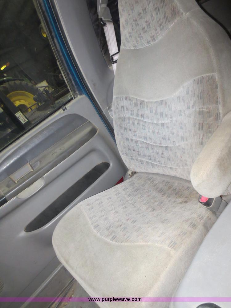 image for item D2176 2000 Ford F350 Super Duty XLT flatbed truck