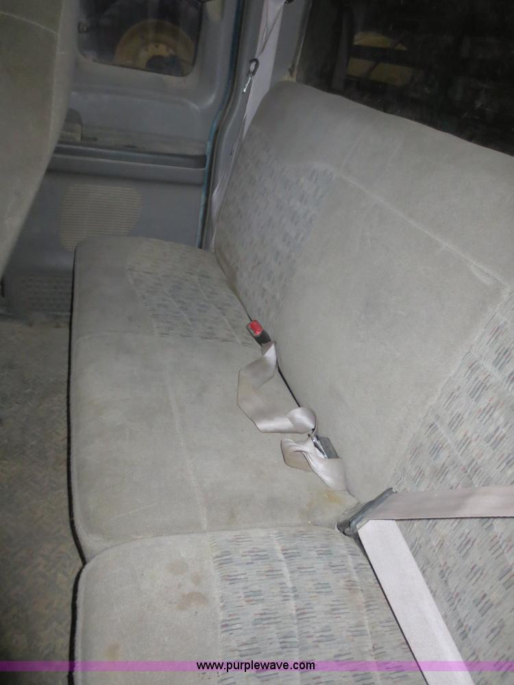 image for item D2176 2000 Ford F350 Super Duty XLT flatbed truck