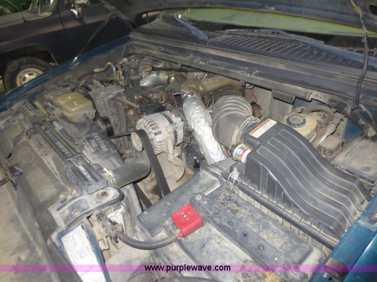 image for item D2176 2000 Ford F350 Super Duty XLT flatbed truck