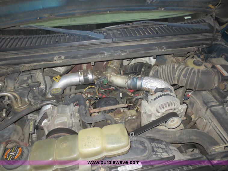 image for item D2176 2000 Ford F350 Super Duty XLT flatbed truck