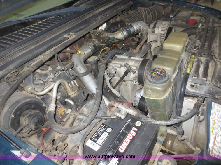 image for item D2176 2000 Ford F350 Super Duty XLT flatbed truck