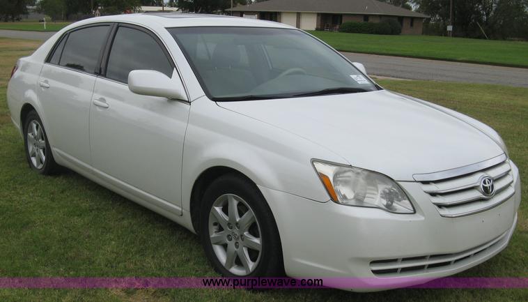 image for item E7892 2005 Toyota Avalon XL