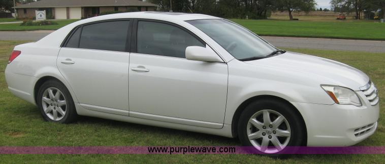 image for item E7892 2005 Toyota Avalon XL
