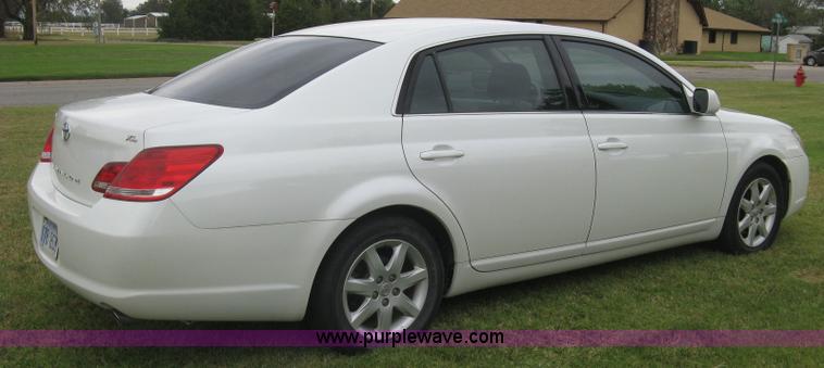 image for item E7892 2005 Toyota Avalon XL