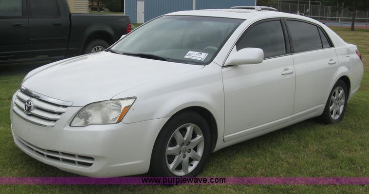 image for item E7892 2005 Toyota Avalon XL