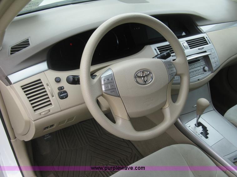 image for item E7892 2005 Toyota Avalon XL