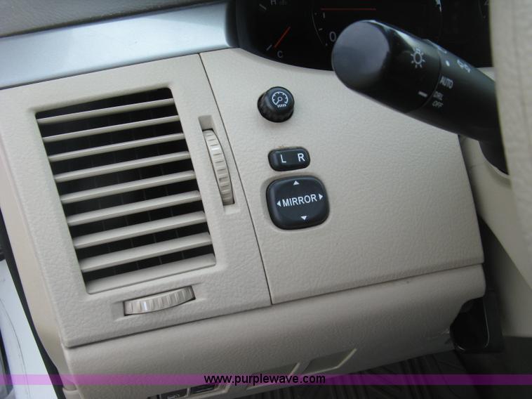 image for item E7892 2005 Toyota Avalon XL