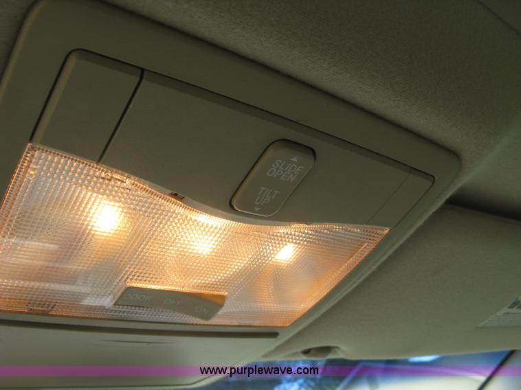 image for item E7892 2005 Toyota Avalon XL