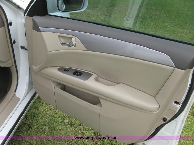 image for item E7892 2005 Toyota Avalon XL