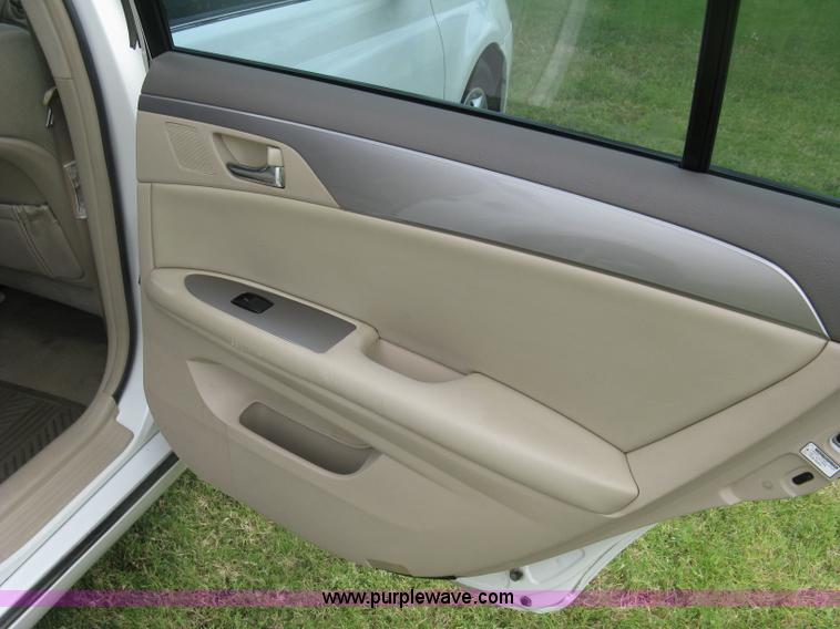 image for item E7892 2005 Toyota Avalon XL