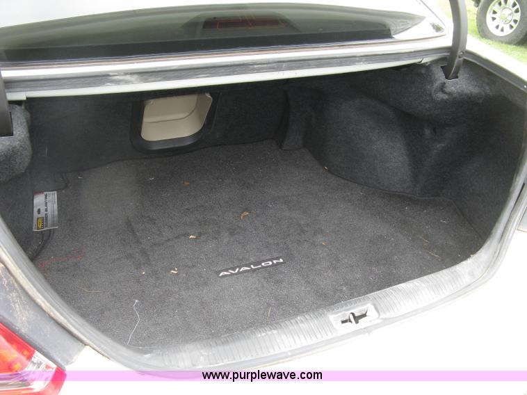 image for item E7892 2005 Toyota Avalon XL