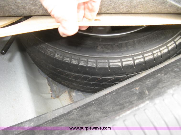 image for item E7892 2005 Toyota Avalon XL