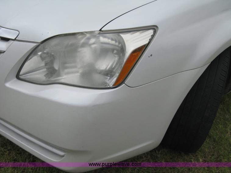 image for item E7892 2005 Toyota Avalon XL
